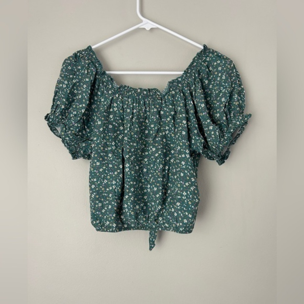 American Eagle Outfitters Green Floral‎ Blouse